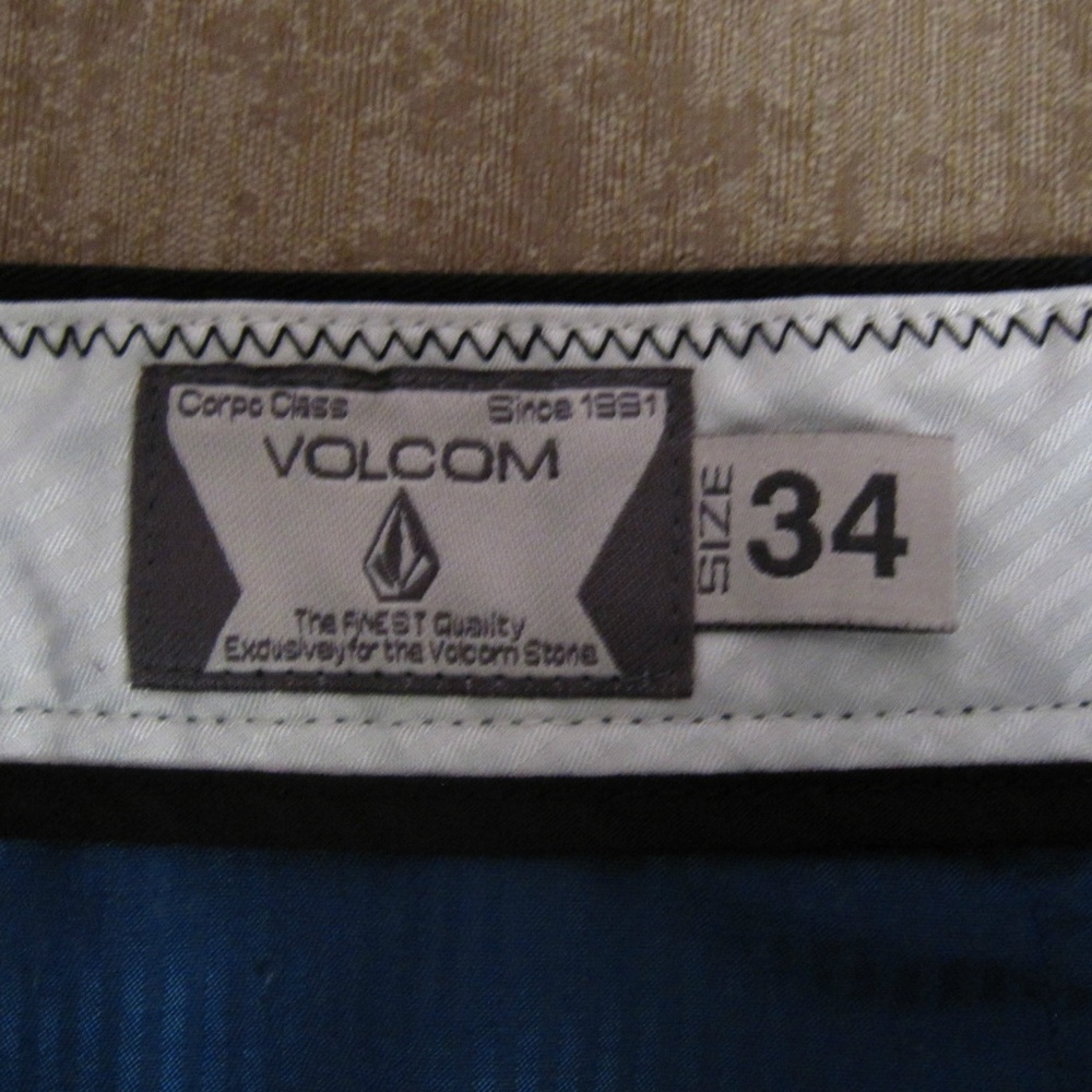 Volcom Shorts - Picture 4 of 4